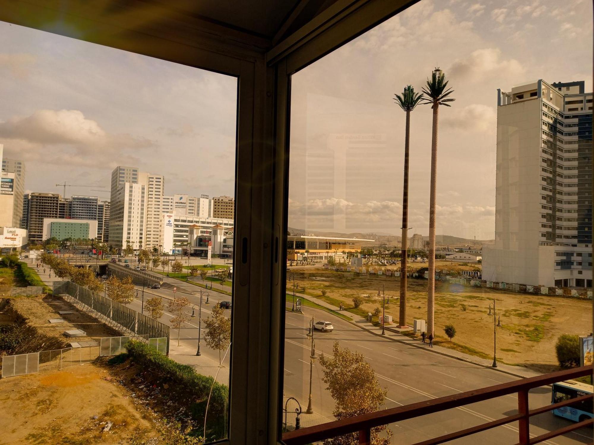 Nouveau Appartement Au Plein Centre Ville En Face Hilton & La Gare De Train Tgv M2 แทนเจียร์ ภายนอก รูปภาพ